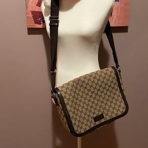 Large beige and brown Gucci crossbody bag.